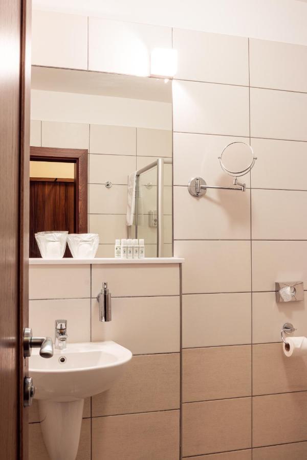 Hotel Studanka ريخنوف ناد كنيجنو المظهر الخارجي الصورة