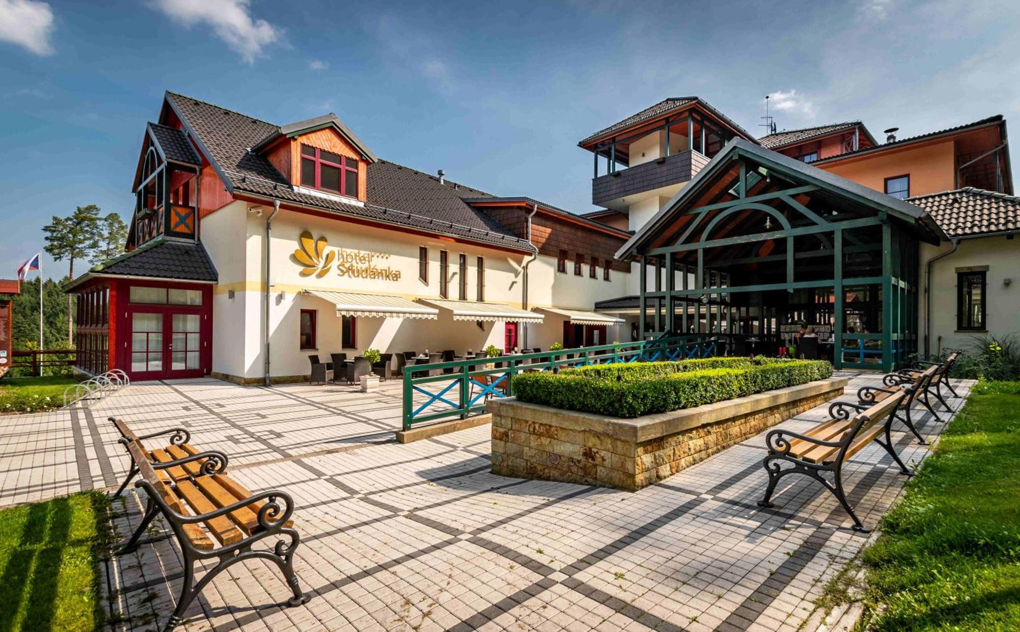 Hotel Studanka ريخنوف ناد كنيجنو المظهر الخارجي الصورة